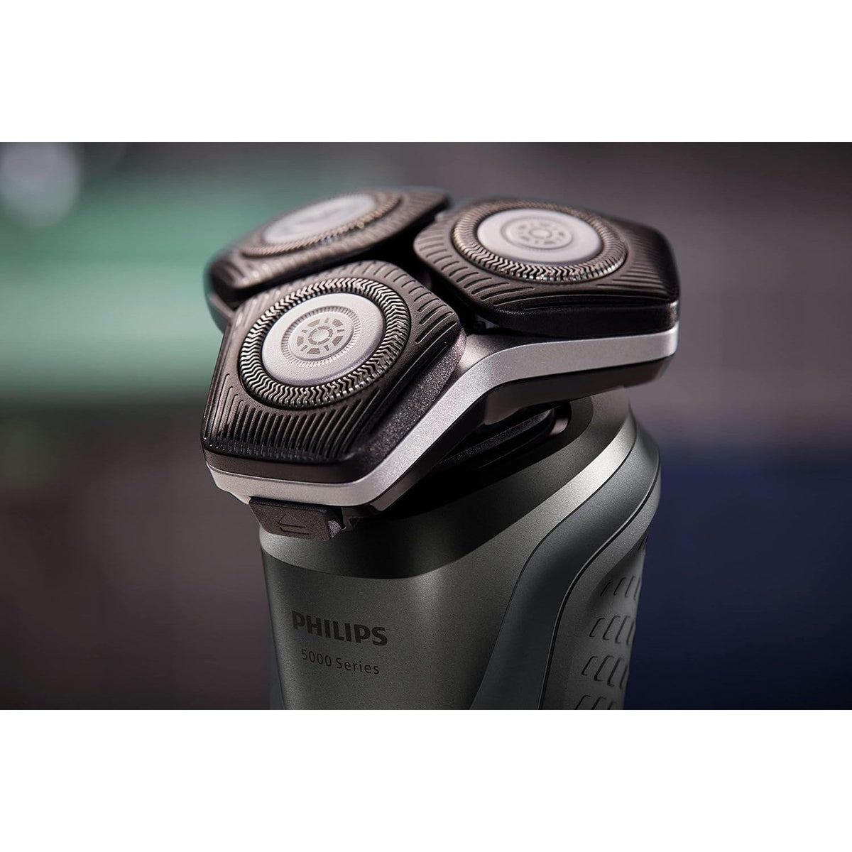 Philips 5000 Series  S5887/10 Wet And Dry Electric Shaver with advanced SkinIQ technology - Healthxpress.ie