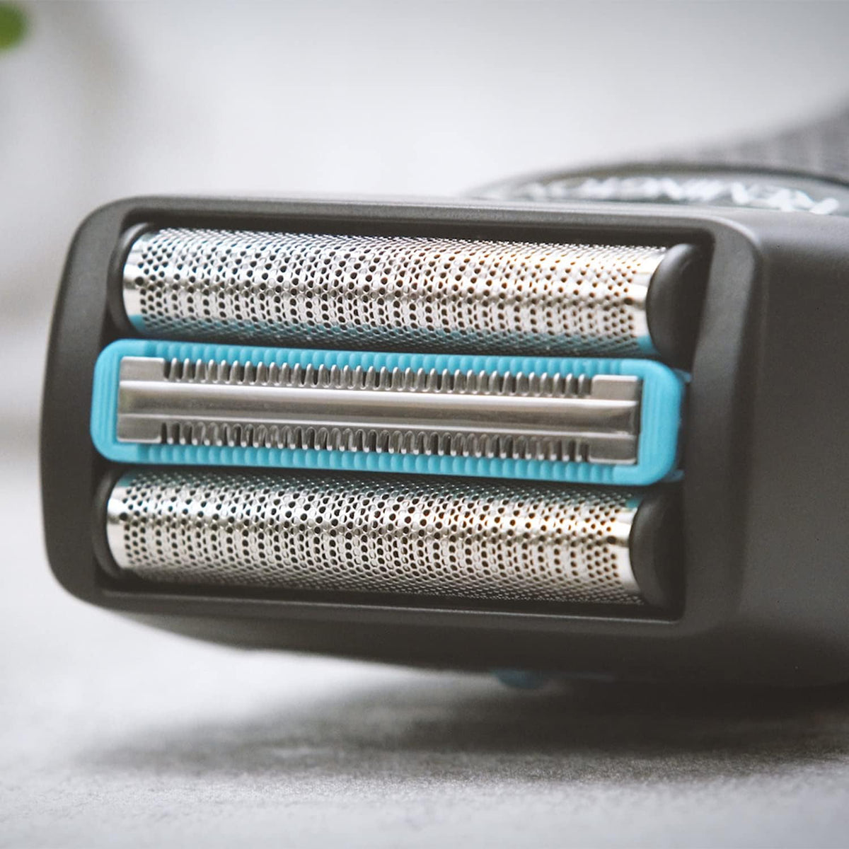 Remington F6 Style Series Aqua Electric Shaver for Men - 100% Waterproof Cordless Foil Razor with USB Charging and Pop-Up Trimmer; F6000, Black - Healthxpress.ie
