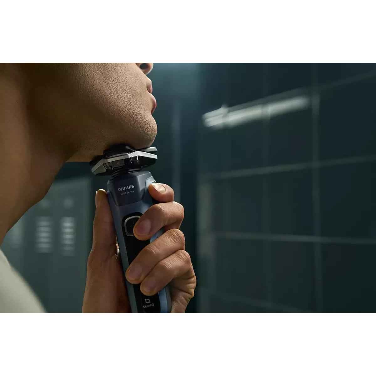 Philips Shaver Series 5000 Wet & Dry Electric Shaver with Quick Clean Pod & Pouch – S5880/50
