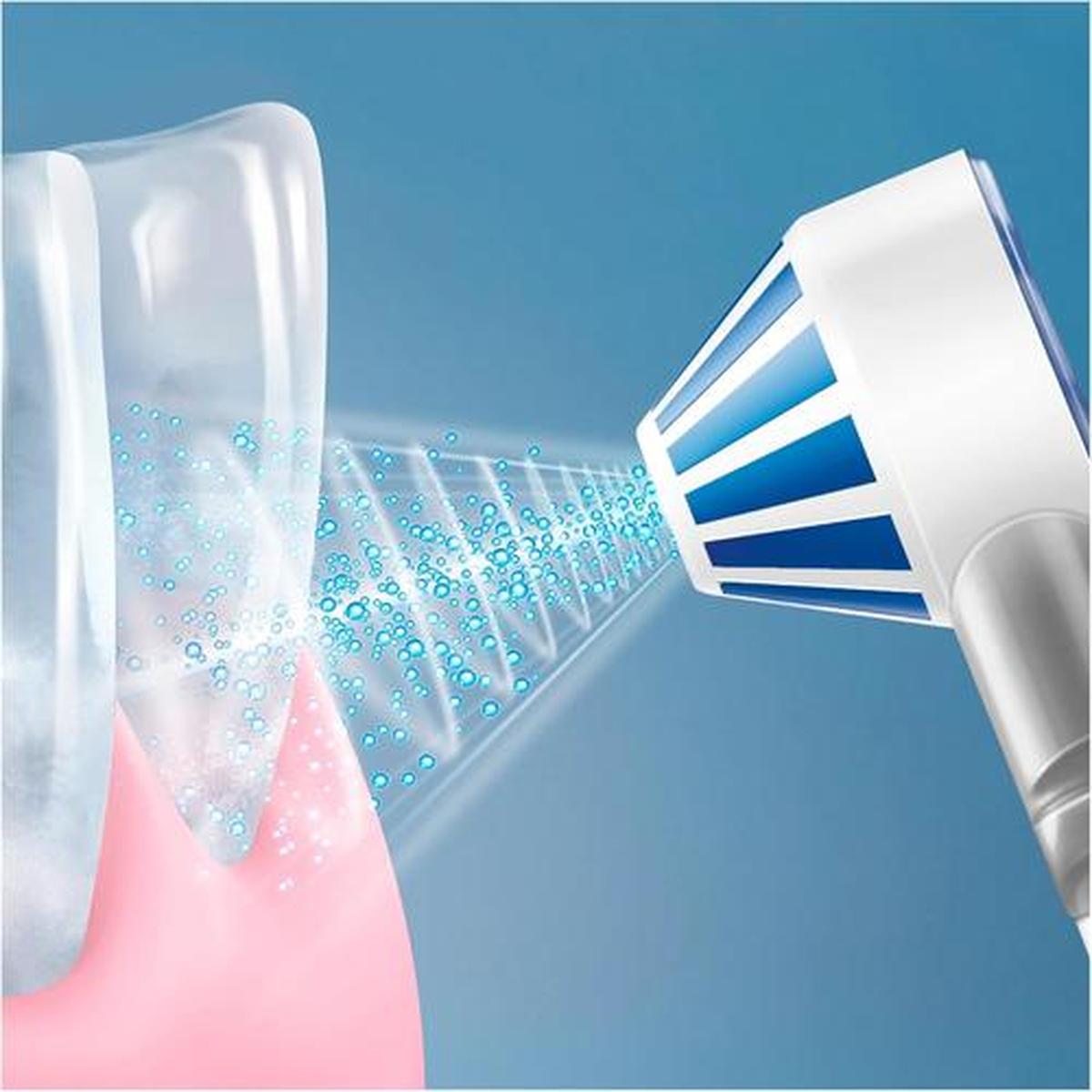 Oral-B Oxyjet nozzle spraying a gentle, multi-beam water jet onto teeth and gums for effective cleaning.