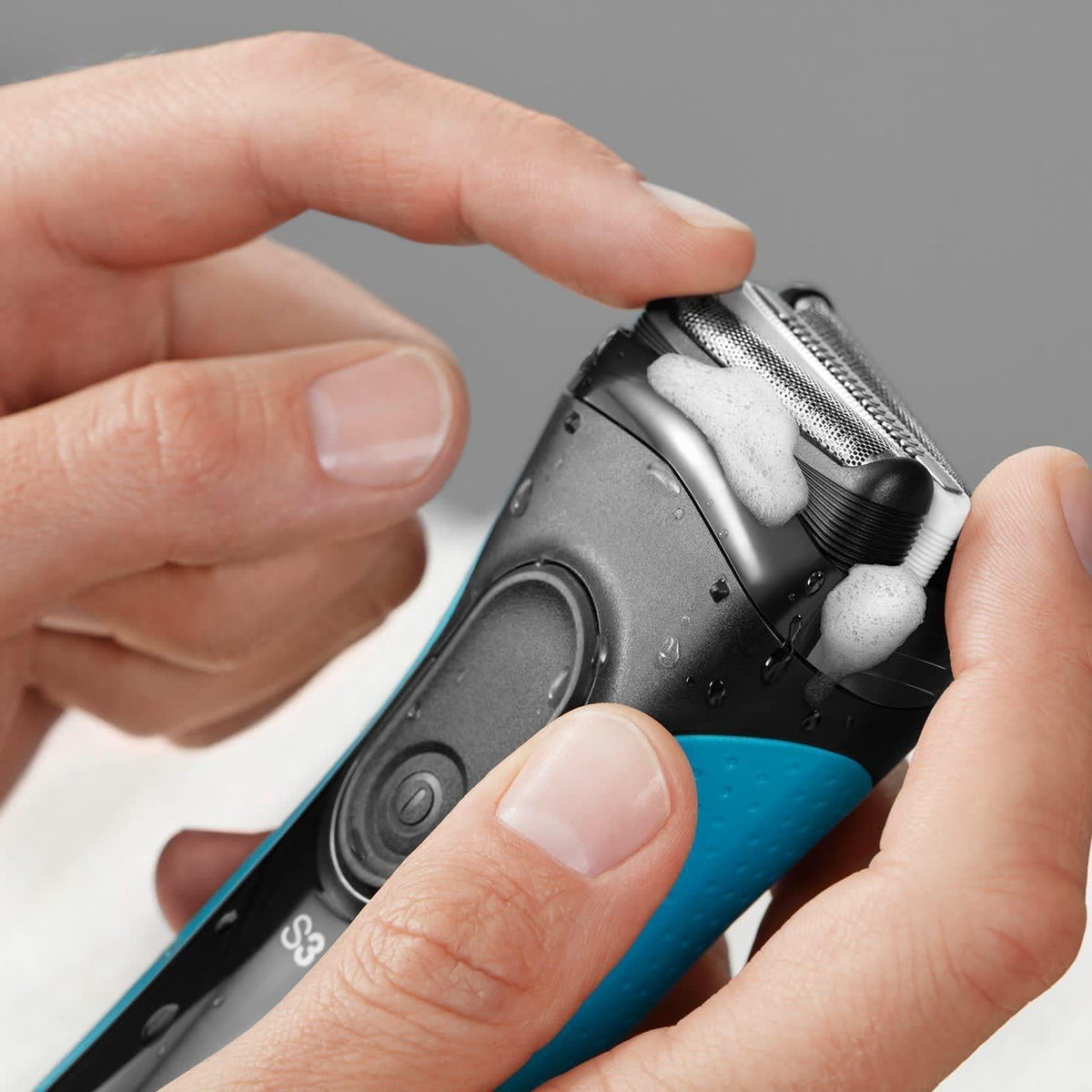 Braun Men's Series 3 ProSkin 3040s Wet & Dry Electric Shaver with Protection Cap - Blue - Healthxpress.ie