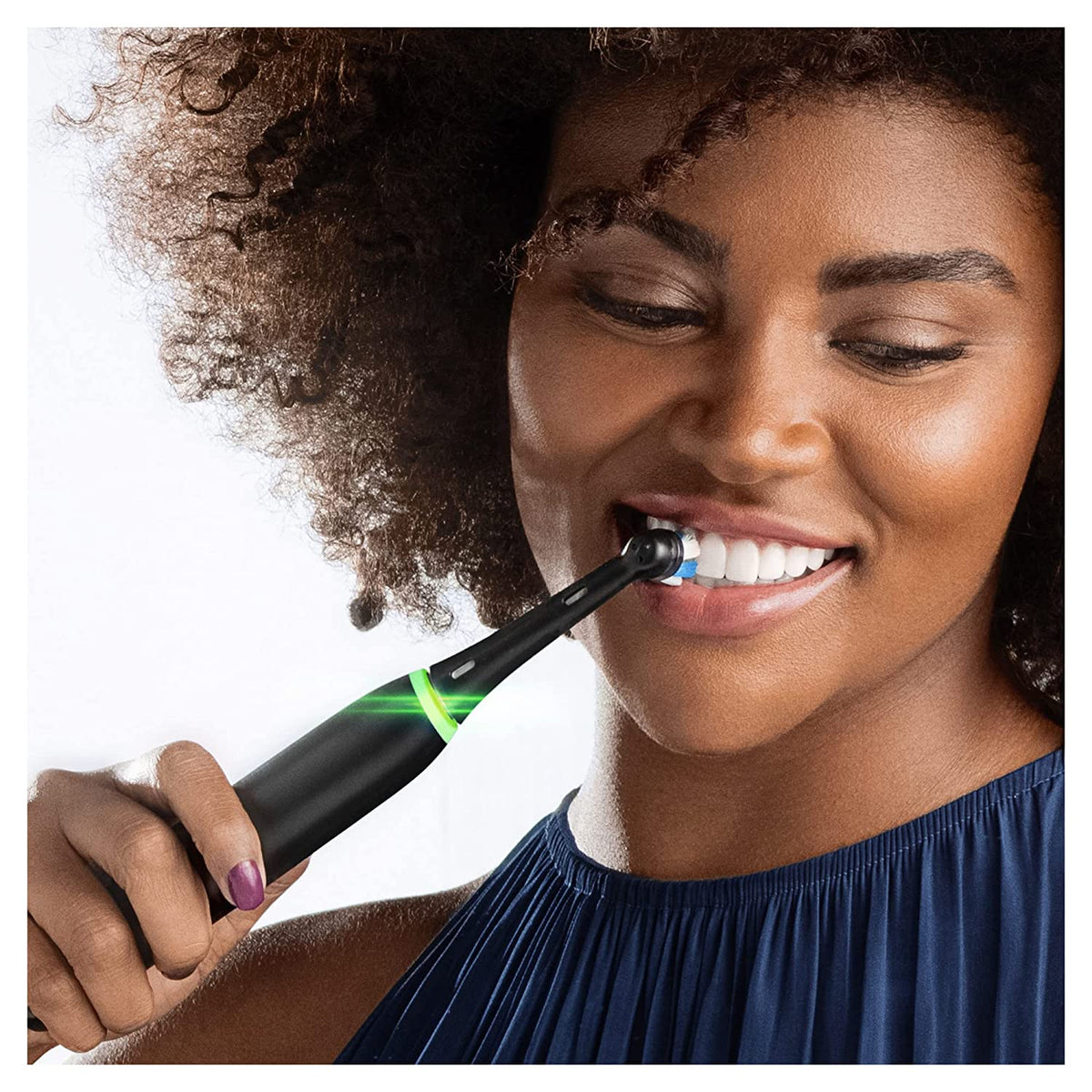 Oral-B iO3 Electric Toothbrush 1 Toothbrush Head & Travel Case, 3 Modes With Teeth Whitening - Pink - Healthxpress.ie